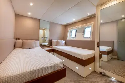 Un ou plusieurs lits dans un hébergement de l'établissement Votre Palace Flottant sur la Croisette à Cannes