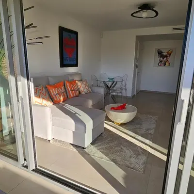 Coin salon dans l'établissement 3 pièces lumineux à Cannes