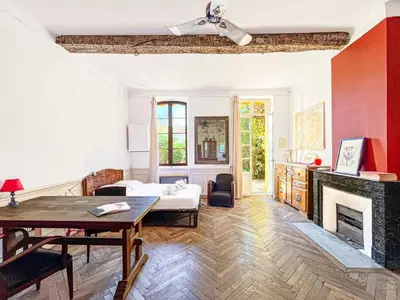Coin salon dans l'établissement L'olivine - Paisible Loft avec terrasse Cannes