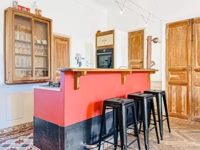 Cuisine ou kitchenette dans l'établissement L'olivine - Paisible Loft avec terrasse Cannes