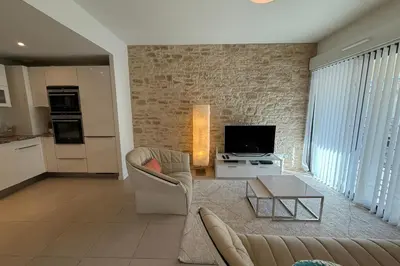 Cuisine ou kitchenette dans l'établissement Superbe appart 4 pers Vue mer & terrasse Parking privé remparts