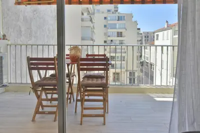Balcon ou terrasse dans l'établissement 2P Terrasse - Carré dOr Plages à Pied