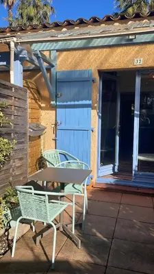 Balcon ou terrasse dans l'établissement Chambre d ami chez habitant Villeneuve loubet plage piscine