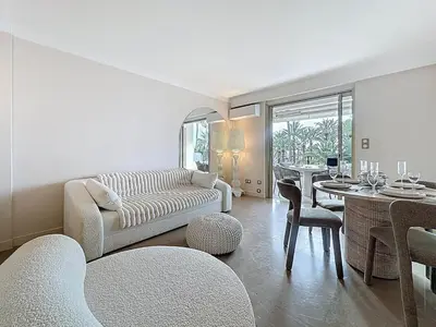 Coin salon dans l'établissement 38 m2 - Suite de luxe, terrasse vue mer, Croisette