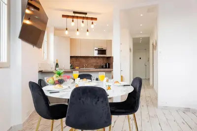 Cuisine ou kitchenette dans l'établissement Romy YourHostHelper
