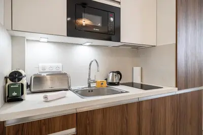 Cuisine ou kitchenette dans l'établissement 27 VAUTRIN - Modern and renovated studio Cannes city centre