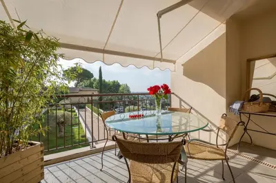 Balcon ou terrasse dans l'établissement L agora Beautiful 3p Biot Seaview AC Parking