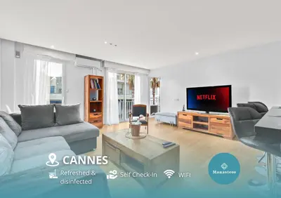 Télévision ou salle de divertissement dans l'établissement Luxueux deux pièces - Proche de la mer - FU
