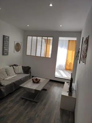 Coin salon dans l'établissement Confortable appartement proche bord de mer