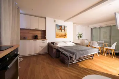 Cuisine ou kitchenette dans l'établissement Antibes SkyView - central, cocooning avec terrasse et parking