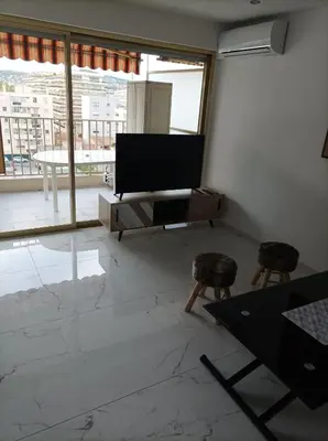 Télévision ou salle de divertissement dans l'établissement 2 Pieces JUAN LES PINS