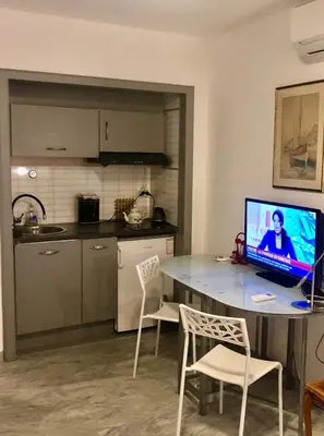 Cuisine ou kitchenette dans l'établissement Antibes France Plage