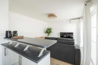 Coin salon dans l'établissement Charming Apartment a c 1BR 4P - Antibes