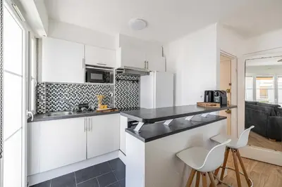 Cuisine ou kitchenette dans l'établissement Charming Apartment a c 1BR 4P - Antibes