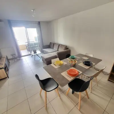 Coin salon dans l'établissement Superbe appartement Juan-les-Pins, parking