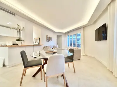 Télévision ou salle de divertissement dans l'établissement Cannes 2 bedrooms & 2 bathrooms apartment - 24P2