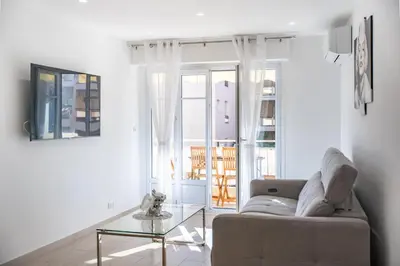 Coin salon dans l'établissement 3 pièces rénové en bord de mer - Terrasse