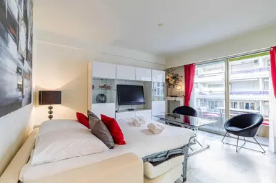Un ou plusieurs lits dans un hébergement de l'établissement Cozy studio in the heart of Cannes - Near sea