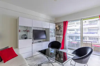 Cuisine ou kitchenette dans l'établissement Cozy studio in the heart of Cannes - Near sea