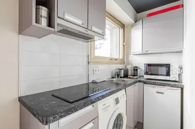 Cuisine ou kitchenette dans l'établissement Cozy studio in the heart of Cannes - Near sea