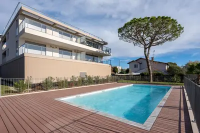 Piscine de l'établissement Voiles Blanches 123 By Avecoeur ou située à proximité
