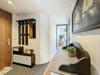 Télévision ou salle de divertissement dans l'établissement T2 climatisé au coeur de Juan les pins - 200m de la plage
