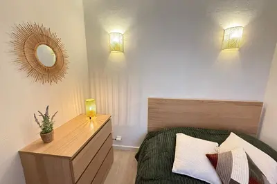 Un ou plusieurs lits dans un hébergement de l'établissement T2 rénové Charme & calme au cœur du Vieil Antibes