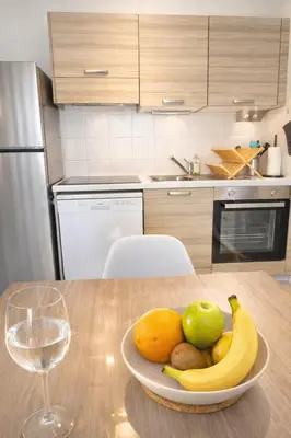 Cuisine ou kitchenette dans l'établissement Jardin de Thémis, T2, 4P, Parking, Terrasse