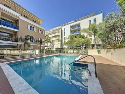Piscine de l'établissement Appartement 3 pièces à Cannes avec piscine ou située à proximité