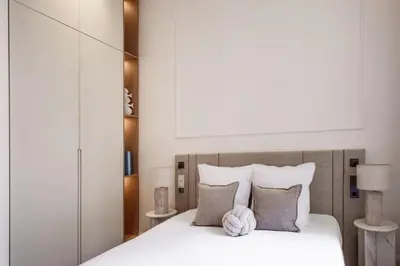 Un ou plusieurs lits dans un hébergement de l'établissement 106 ANTIBES - Luxurious 4-bedroom apartment Rue d'Antibes