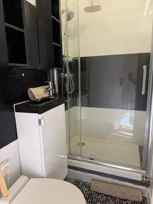 Salle de bains dans l'établissement Studio Moderne à 10 min à pied Palais & Plages