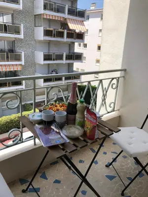 Balcon ou terrasse dans l'établissement Coastal Retreat Studios with Balcony