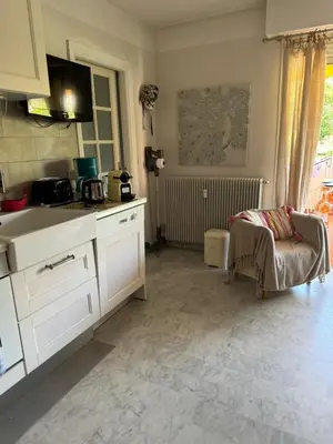 Cuisine ou kitchenette dans l'établissement Antibes Peaceful Seaside Getaway 500 m from the Beaches