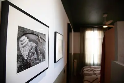 Coin salon dans l'établissement Bright 1920s Apartment - 2 Mins to Beach & Station