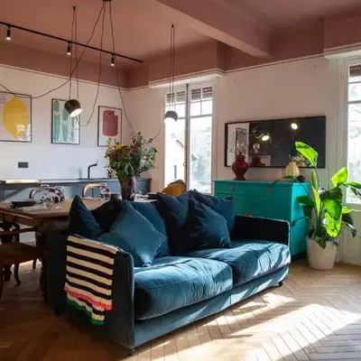 Bright 1920s Apartment - 2 Mins to Beach & Station