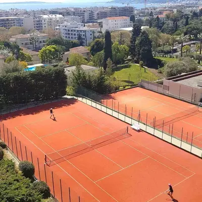 Tennis ou squash au sein de l'appartement ou à proximité