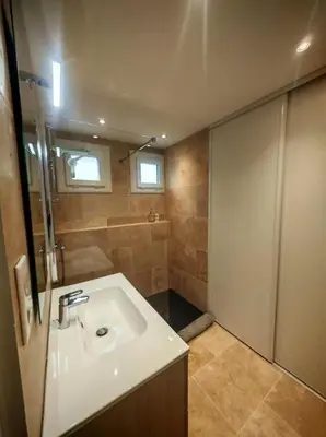 Salle de bains dans l'établissement ErikAntibesParadise
