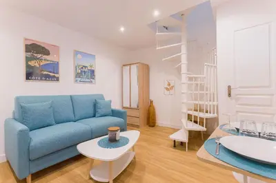 Coin salon dans l'établissement Azur Loft Beauséjour Heart of Cannes