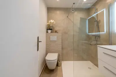 Salle de bains dans l'établissement Studio en Résidence de Standing Proche Centre
