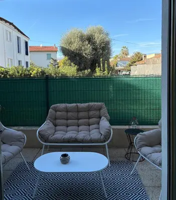 Coin salon dans l'établissement Studio avec terrasse, proche plage et centre ville