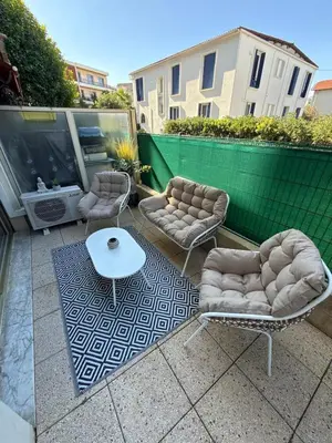 Coin salon dans l'établissement Studio avec terrasse, proche plage et centre ville