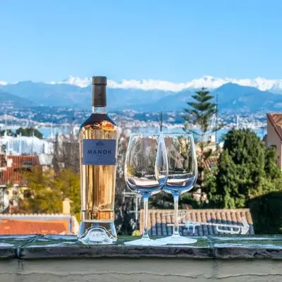 Two bed with a fantastic view in Antibes old town