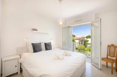 Un ou plusieurs lits dans un hébergement de l'établissement La Belle Antibes - Two bedroom