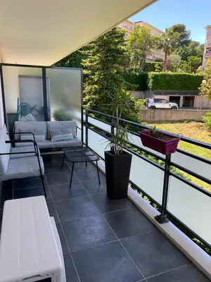 Balcon ou terrasse dans l'établissement Agréable 2 pièces climatisé parking gratuit
