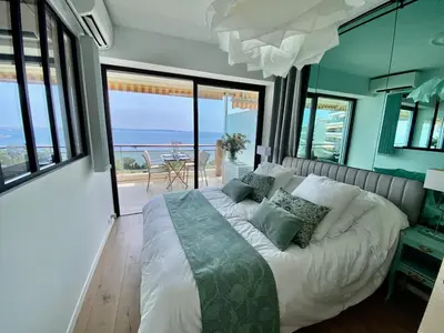 Un ou plusieurs lits dans un hébergement de l'établissement FRONT DE MER PANORAMIQUE Super Cannes