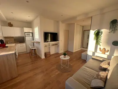 Cuisine ou kitchenette dans l'établissement Charmant Studio cagnes sur mer