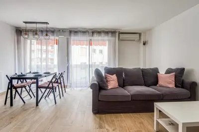 Coin salon dans l'établissement Appartement lumineux avec vue à Antibes