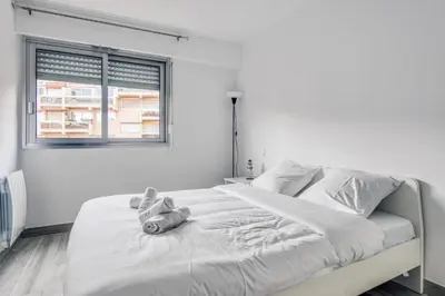 Un ou plusieurs lits dans un hébergement de l'établissement Appartement lumineux avec vue à Antibes