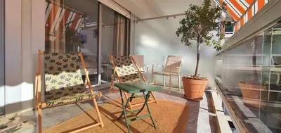 Coin salon dans l'établissement Beautiful 2-bedroom apartment with sea view in Antibes
