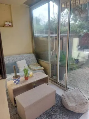 Coin salon dans l'établissement Appartement avec piscine à Villeneuve-Loubet, 27 m²